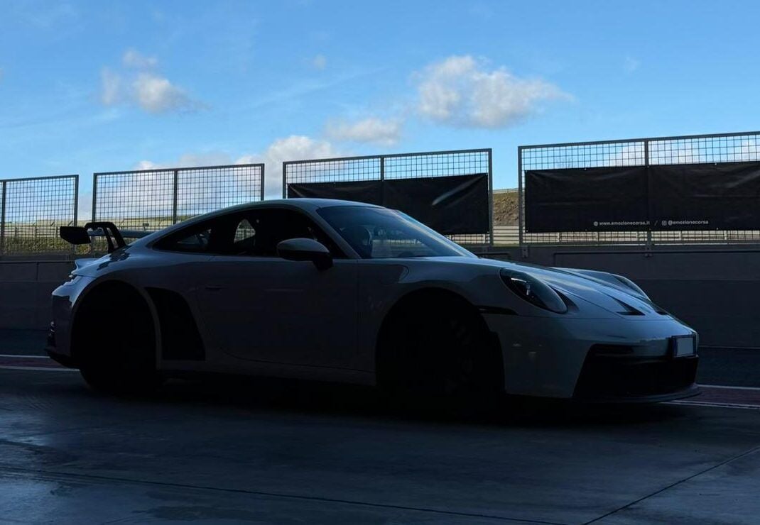 Porsche992 laterale e1768214749938 3dd37987